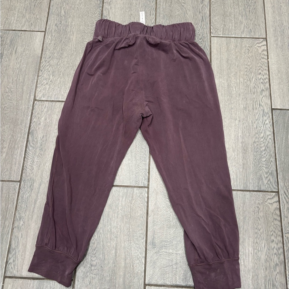 Lululemon Lost in Leisure Crop Jogger Antique Bark Size 4 - Picture 7 of 9